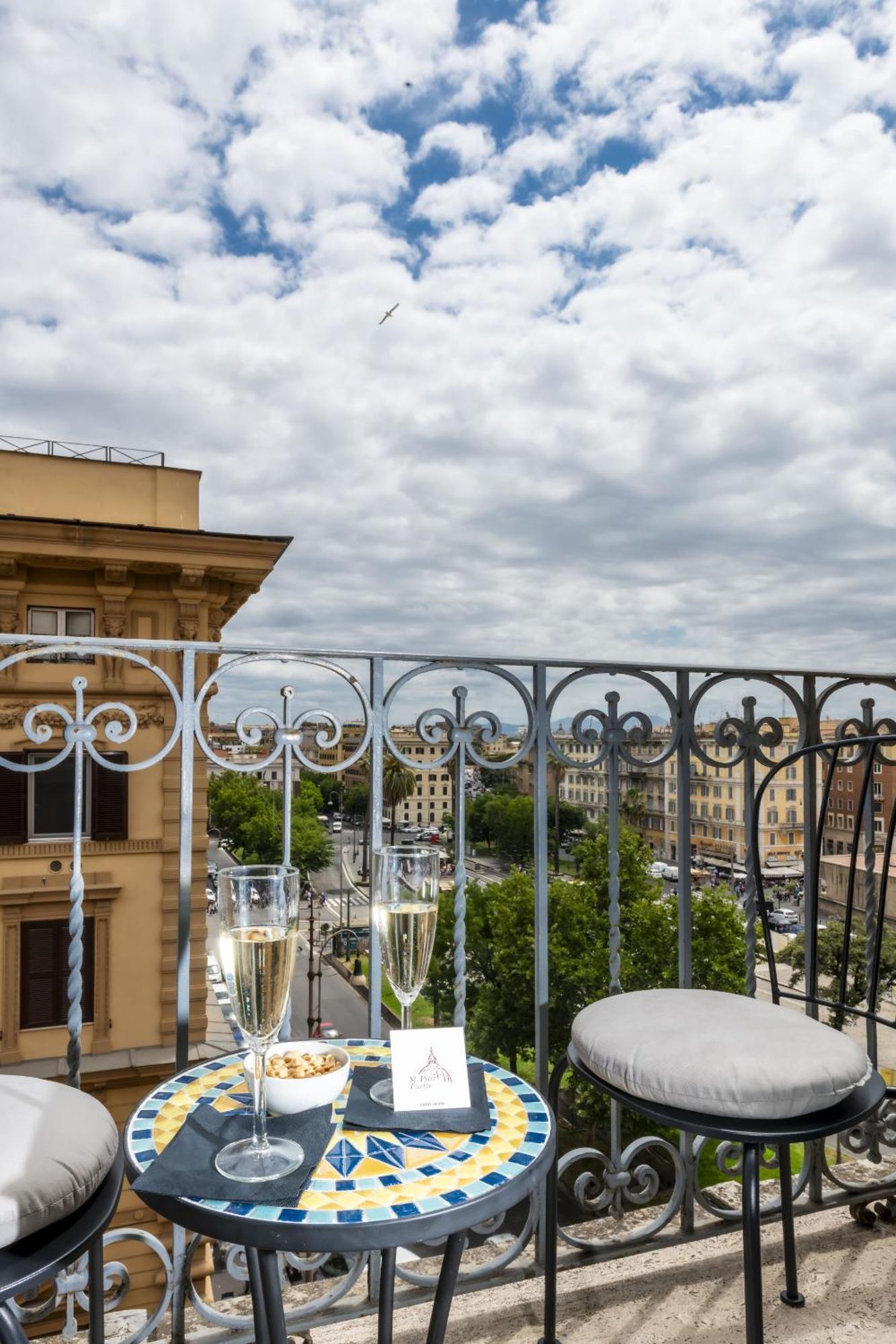 St Peter Twelve Bed & Breakfast Рим Екстериор снимка